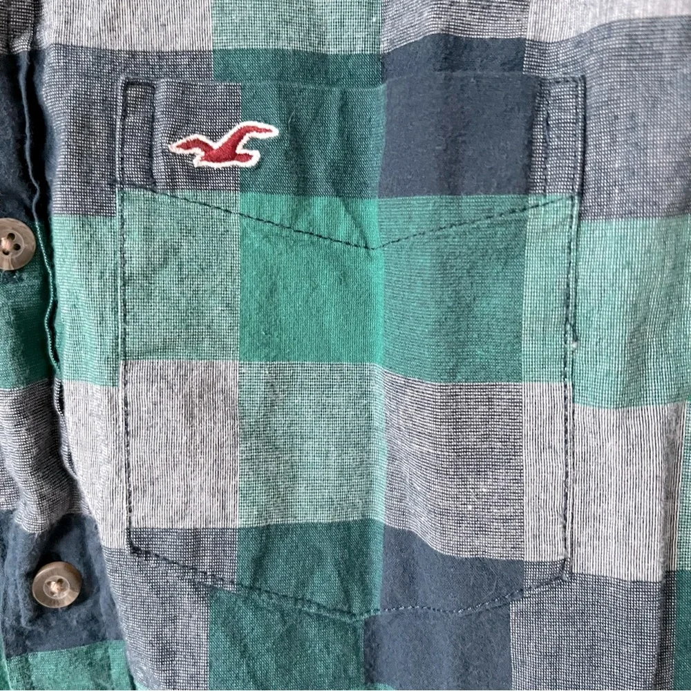 Hollister Plaid Poplin Long Sleeve Button Down Shirt - Picture 4 of 14